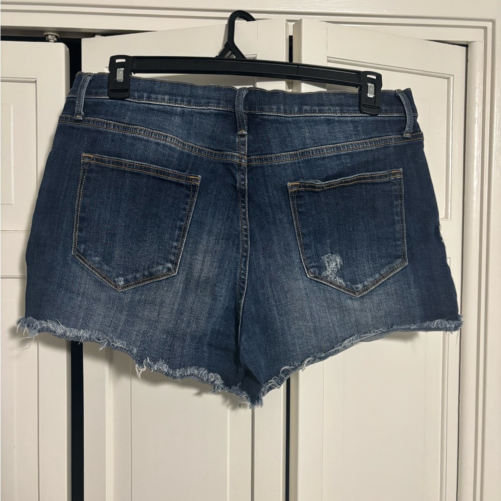 Boho Embroidered Denim Shorts Driftwood Size 33 Daisy NWOT - Picture 2 of 4